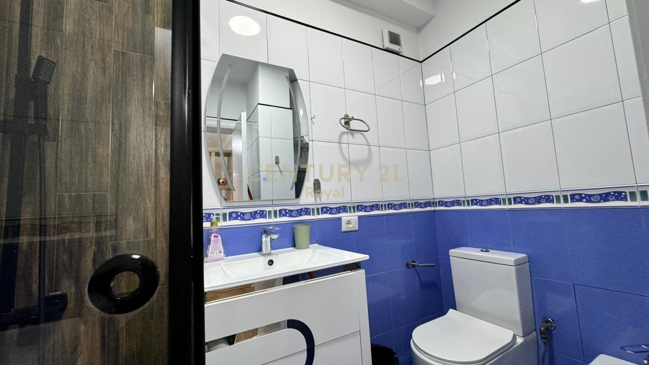 Appartamento 2+1 in affitto vicino al Liceo Petro Nini Luarasi, Tirana - 81m²