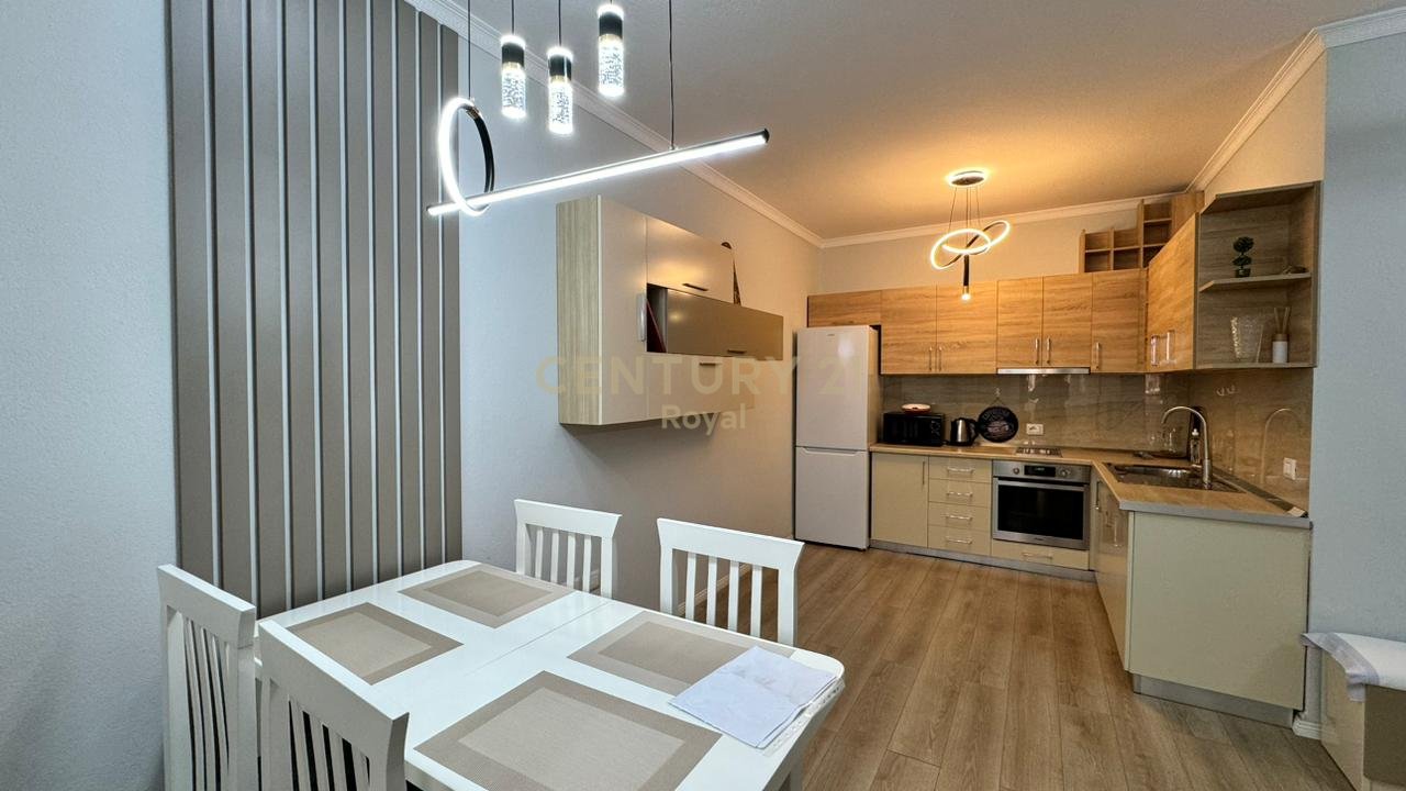 Appartamento 2+1 in affitto vicino al Liceo Petro Nini Luarasi, Tirana - 81m²