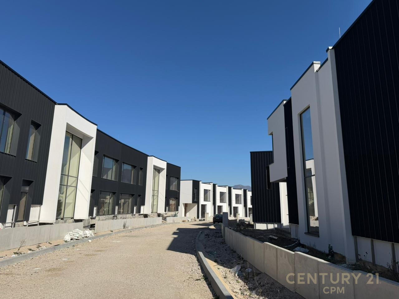 Duplex for Sale at Residenca Diellon + 3 parking spaces