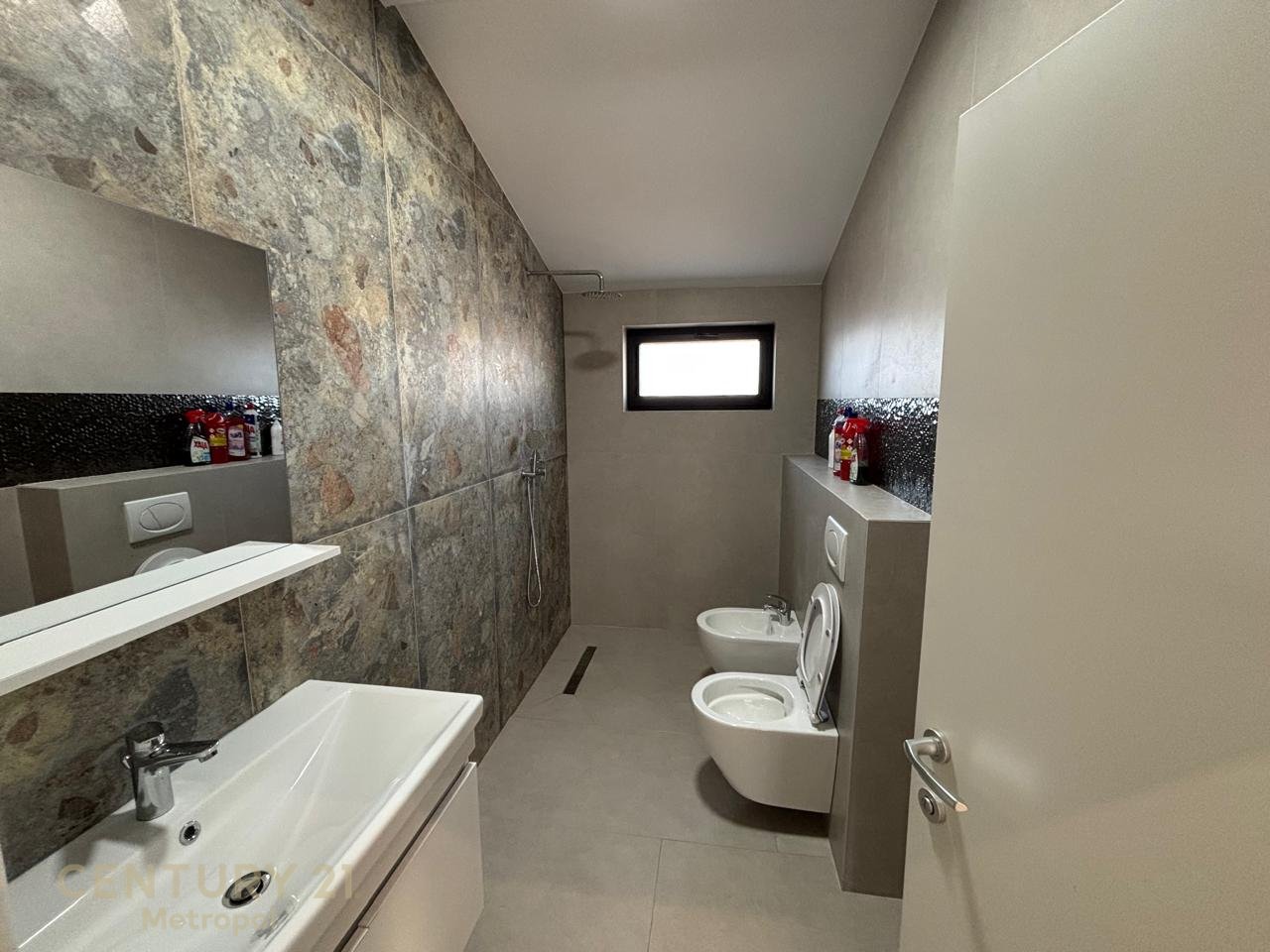 Apartament 2+1+2 me Qira-Laprakë, pranë Spitalit Ushtarak!