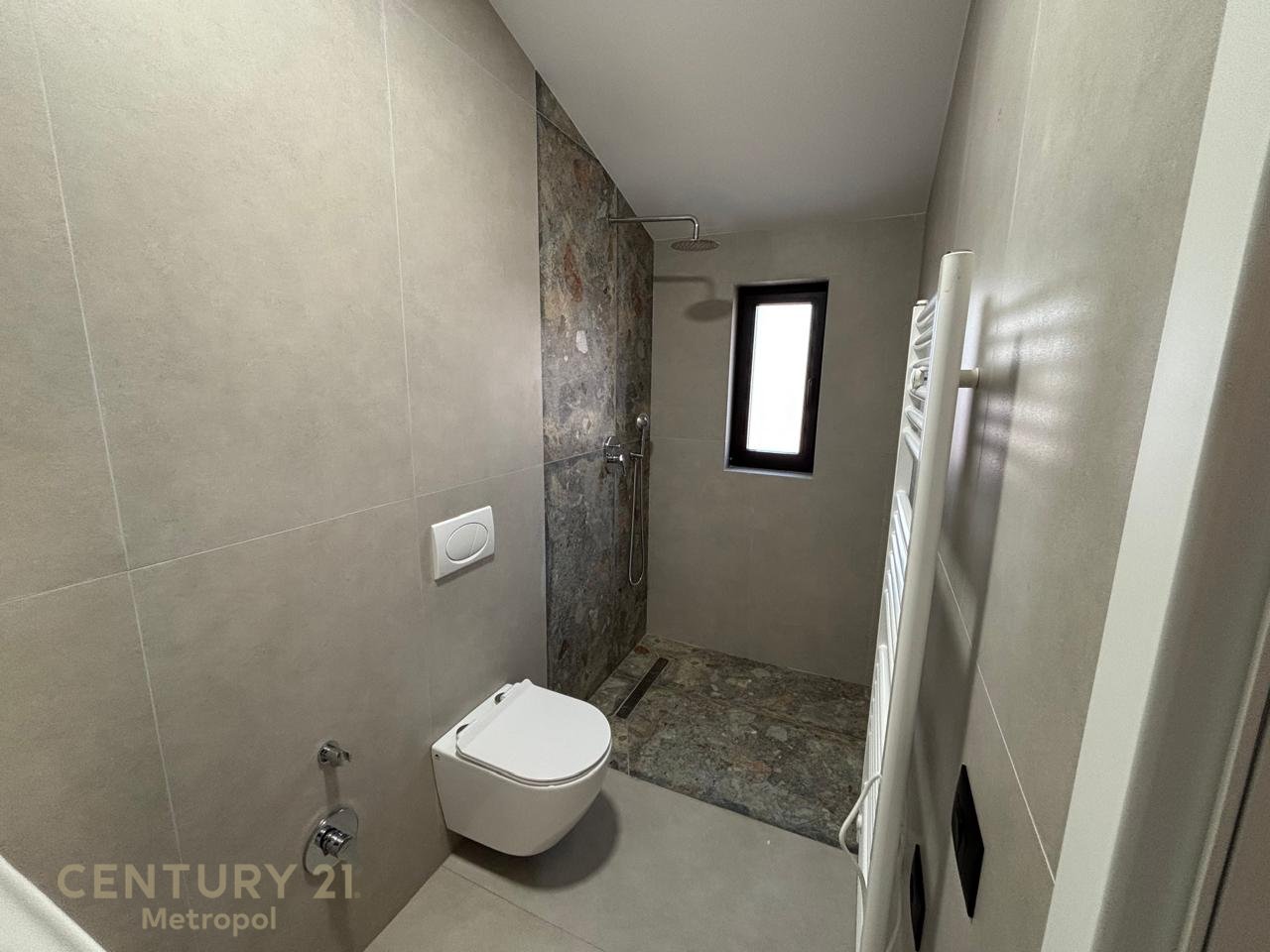 Apartament 2+1+2 me Qira-Laprakë, pranë Spitalit Ushtarak!