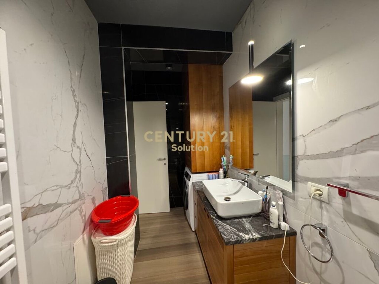 SHITET VILE NE QERRET!