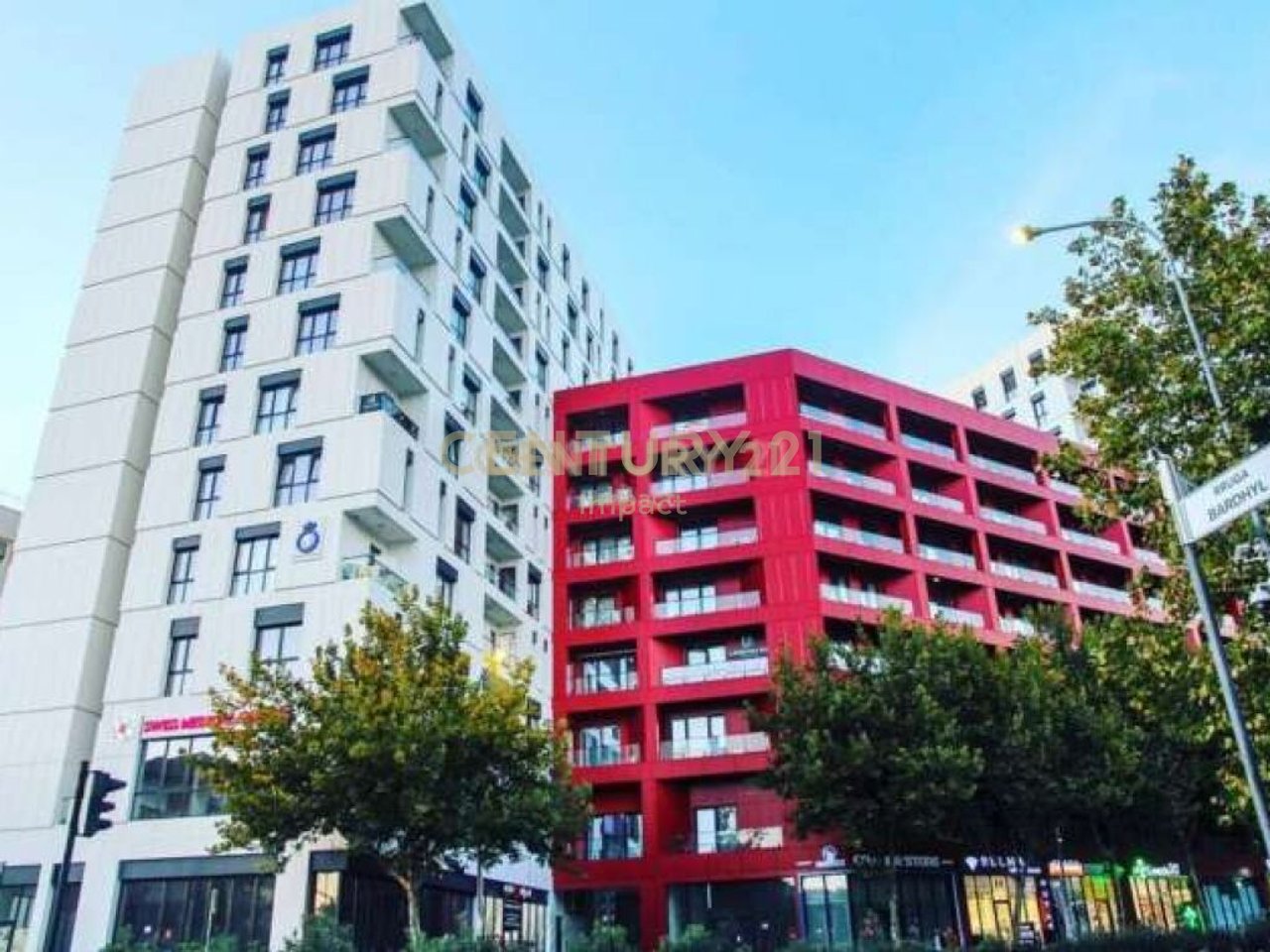 VENDESI LOCALE COMMERCIALE, COMPLESSO ARLIS FARMACIA 10