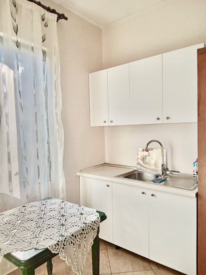 Casa 2+1 in affitto a Ali Demi, Tirana