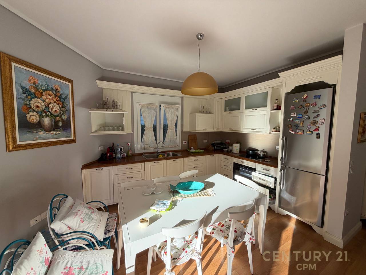 Apartament 2+1 me oborr për shitje në Gjirin e Lalezit!