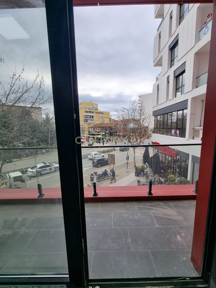 FOR RENT COMMERCIAL SPACE NEXT TO DIBRA STREET, ARLIS PHARMACY COMPLEX 10!