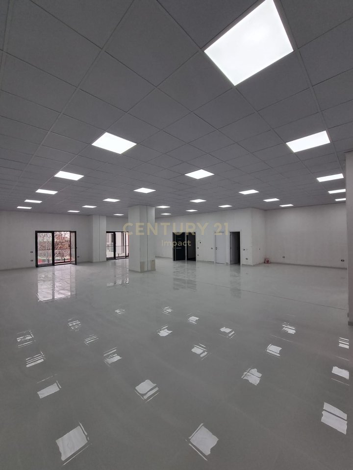 FOR RENT COMMERCIAL SPACE NEXT TO DIBRA STREET, ARLIS PHARMACY COMPLEX 10!