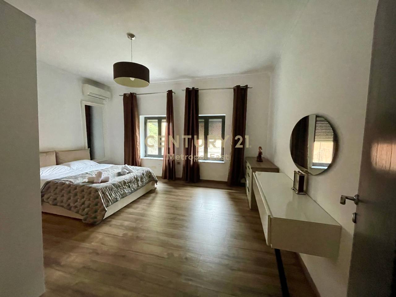 Commercial Villa for Rent on Kavaja Street – Tirana