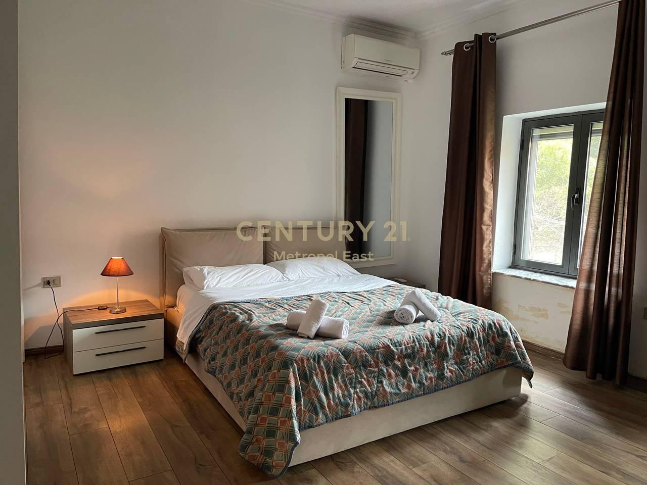 Commercial Villa for Rent on Kavaja Street – Tirana