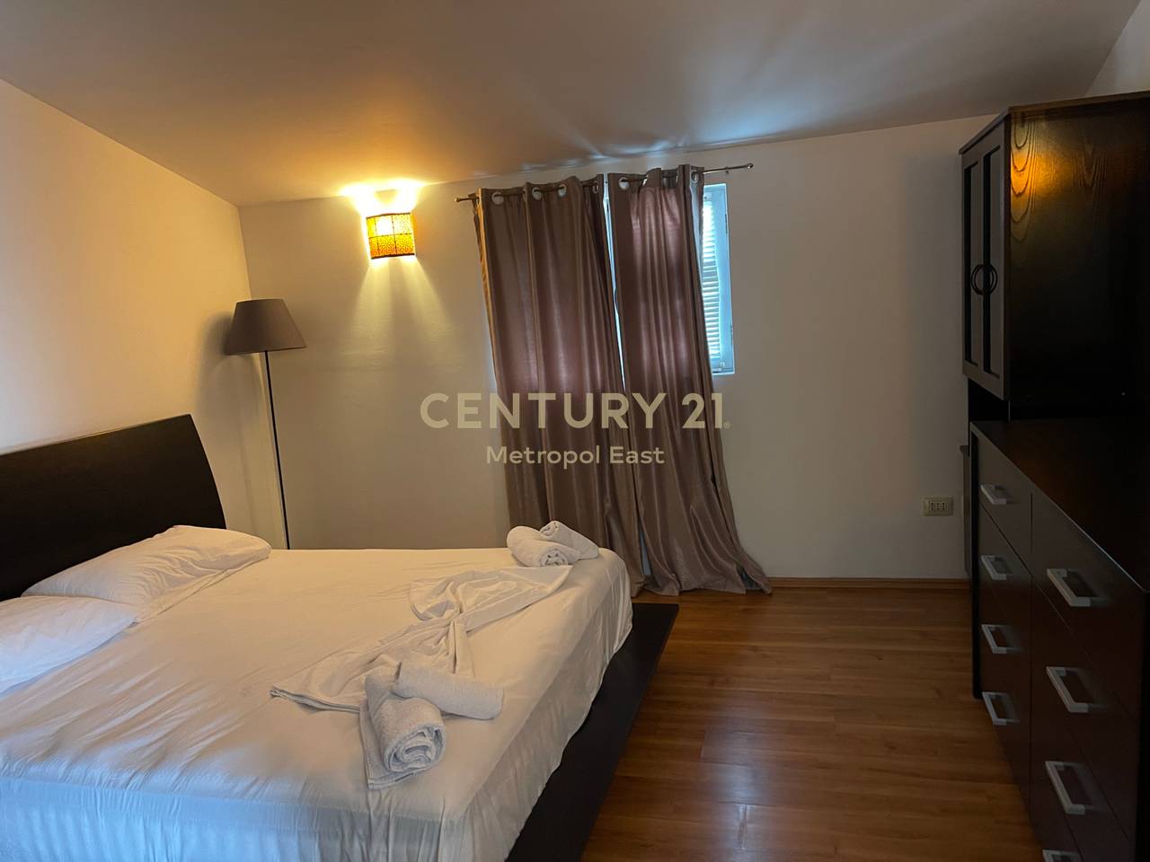 Commercial Villa for Rent on Kavaja Street – Tirana