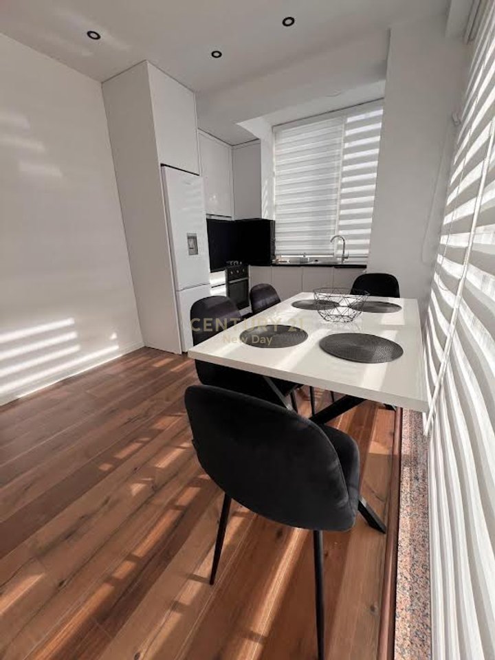 SHITET 2+1 ME PAMJE DETI NE PLAZH