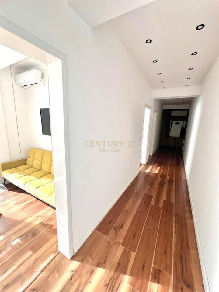 SHITET 2+1 ME PAMJE DETI NE PLAZH