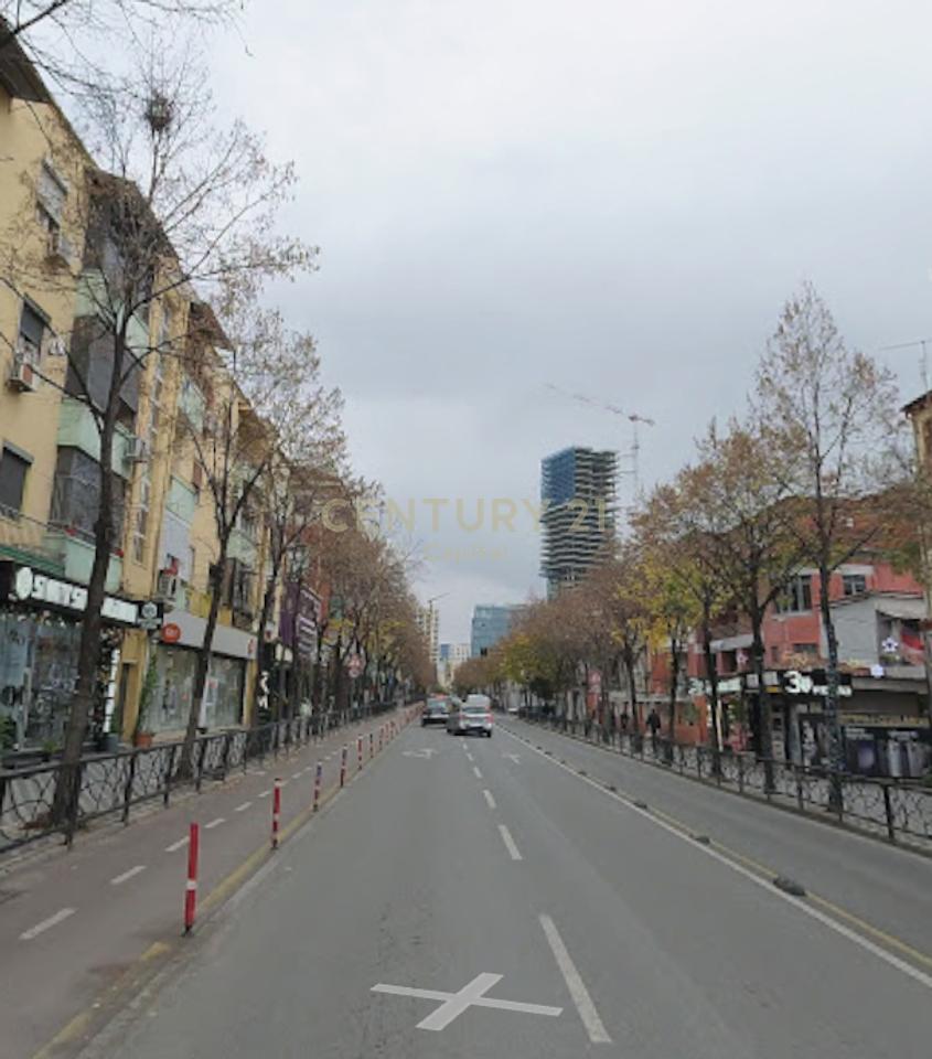 Affitto 2 negozi e un appartamento 1+1 vicino a Via Durazzo, Tirana!