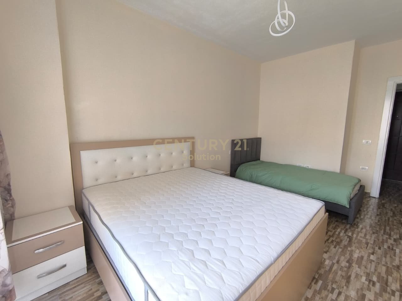 JEPET ME QIRA APARTAMENT 1+1 ME QIRA NE ASTIR!