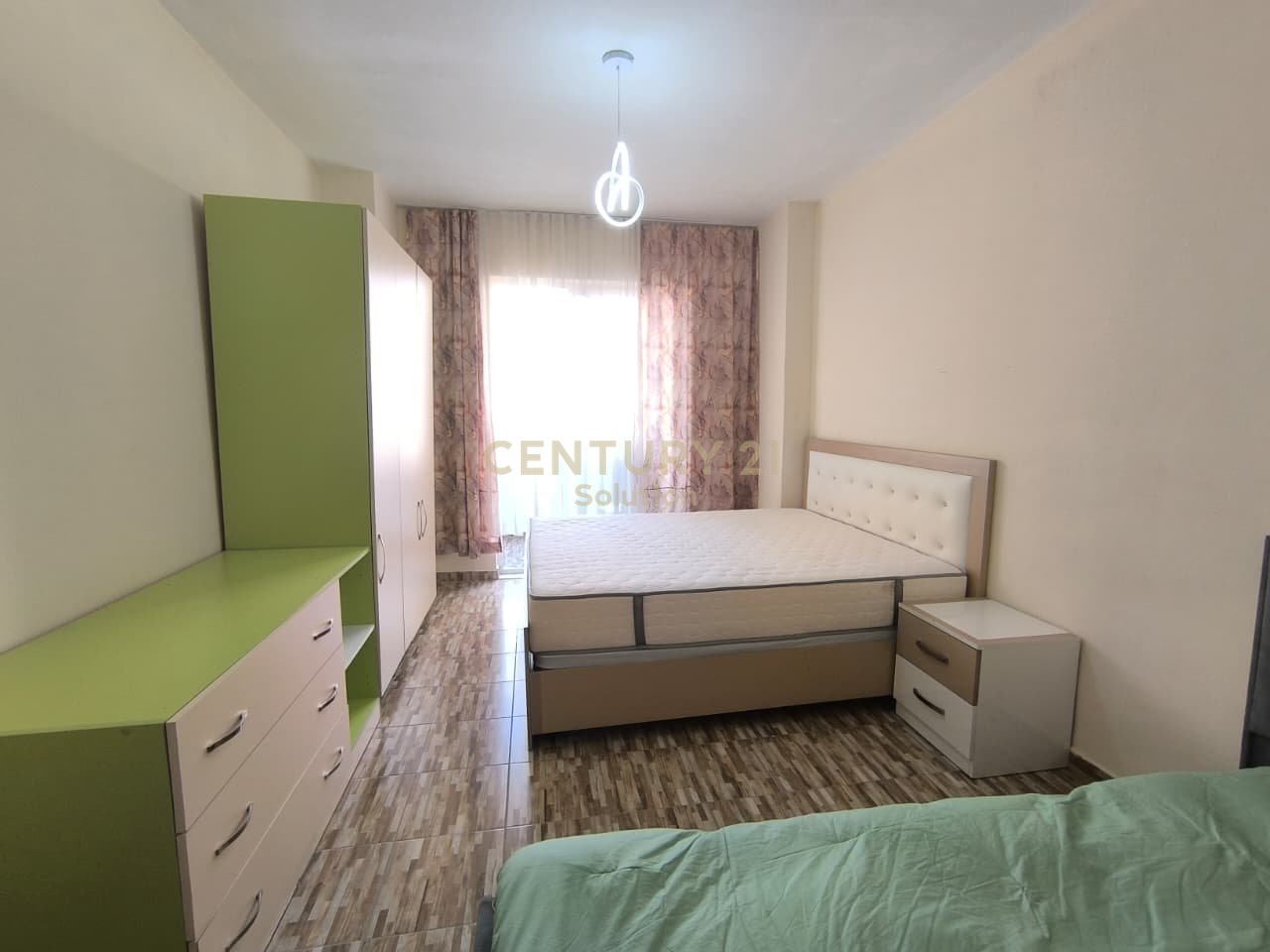 JEPET ME QIRA APARTAMENT 1+1 ME QIRA NE ASTIR!