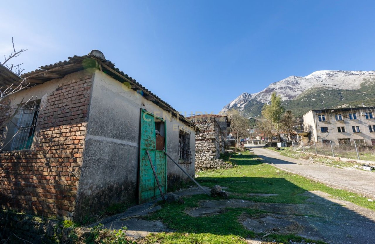 SHITET TRUALL+NDERTESE NE VLORE