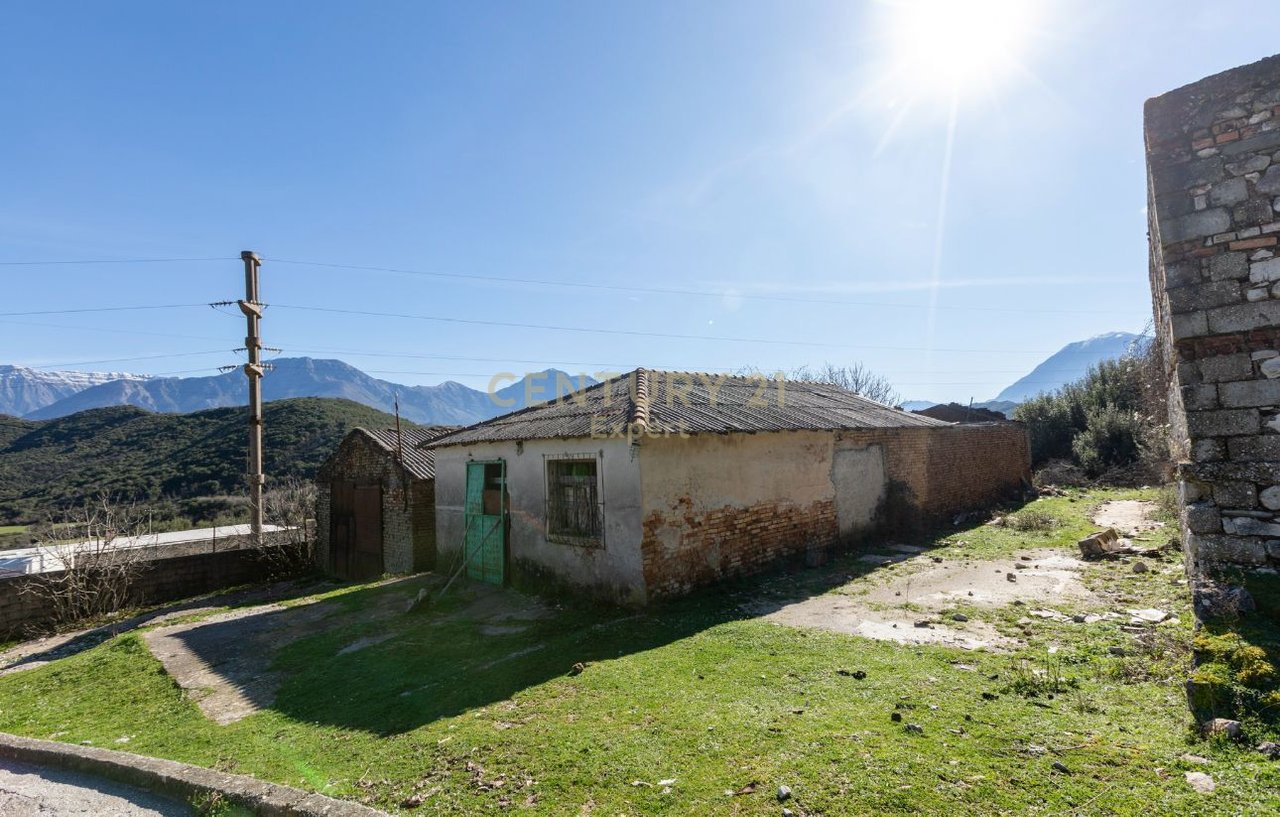 SHITET TRUALL+NDERTESE NE VLORE