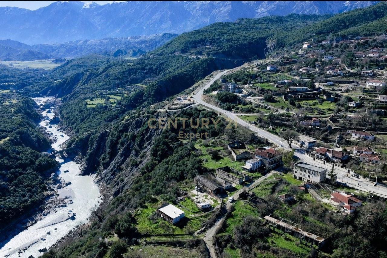 SHITET TRUALL+NDERTESE NE VLORE