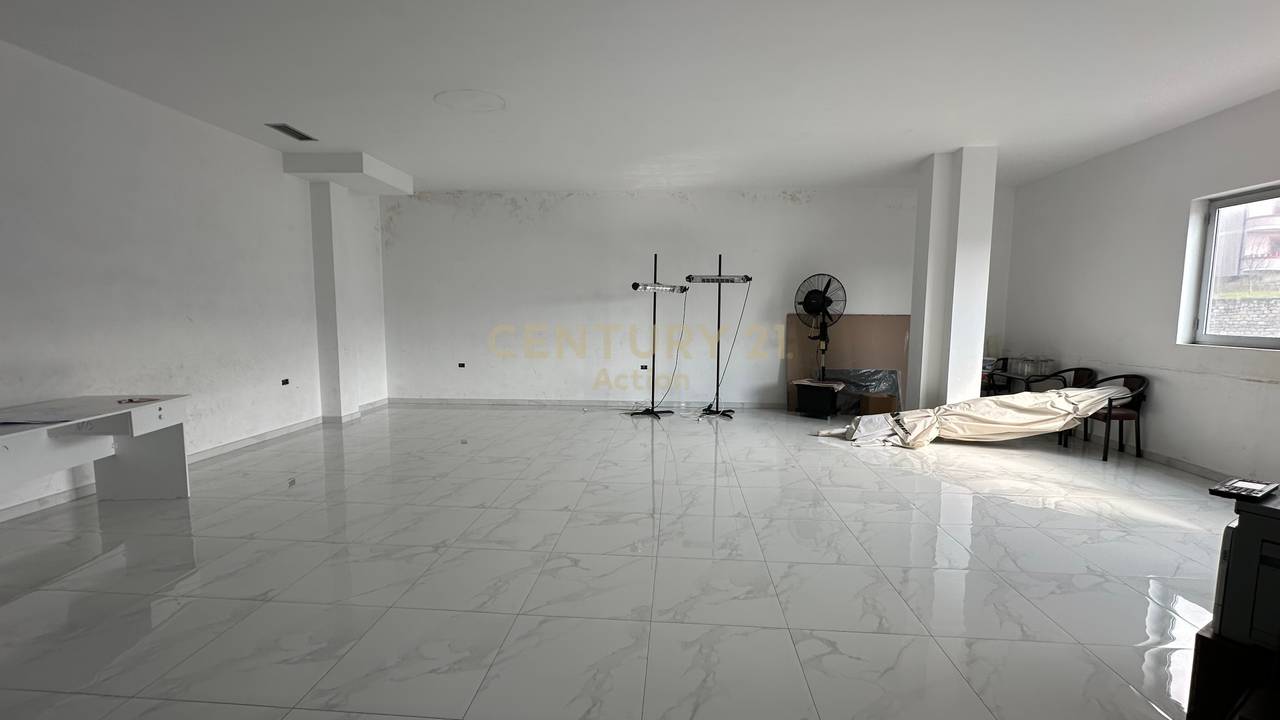 The 3rd floor of a commercial building in Shkoze is for rent.