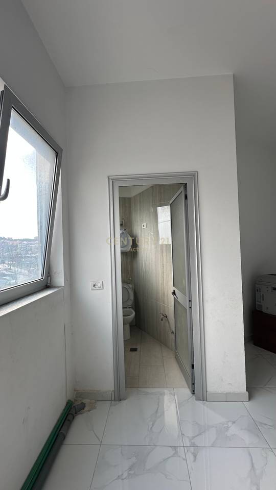 The 3rd floor of a commercial building in Shkoze is for rent.