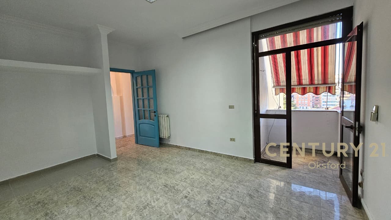 UFFICIO 3+1+2+GARAGE IN AFFITTO A BLLOK (Di fronte Villa 31)