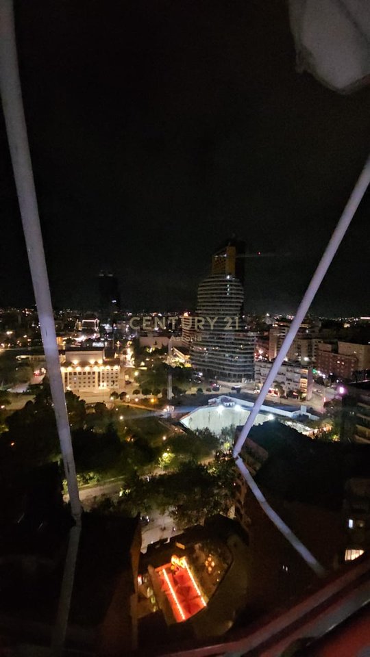 Jepet me qira  apartament 3+1+2 ne Qender te Tiranes!