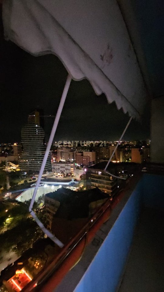 Jepet me qira  apartament 3+1+2 ne Qender te Tiranes!