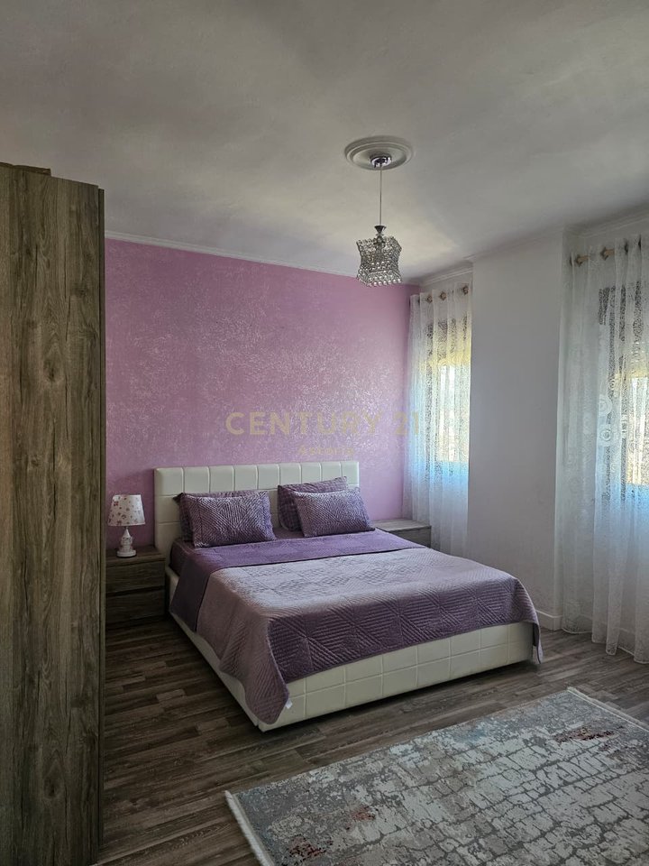 Jepet me qira  apartament 3+1+2 ne Qender te Tiranes!