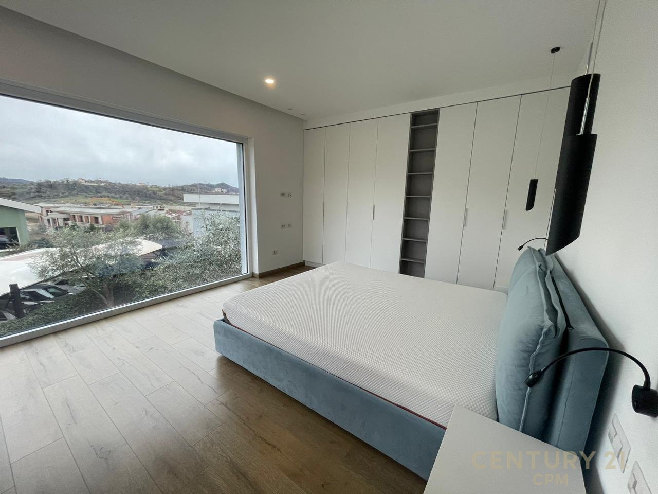 Vile moderne per Qira te Long Hill