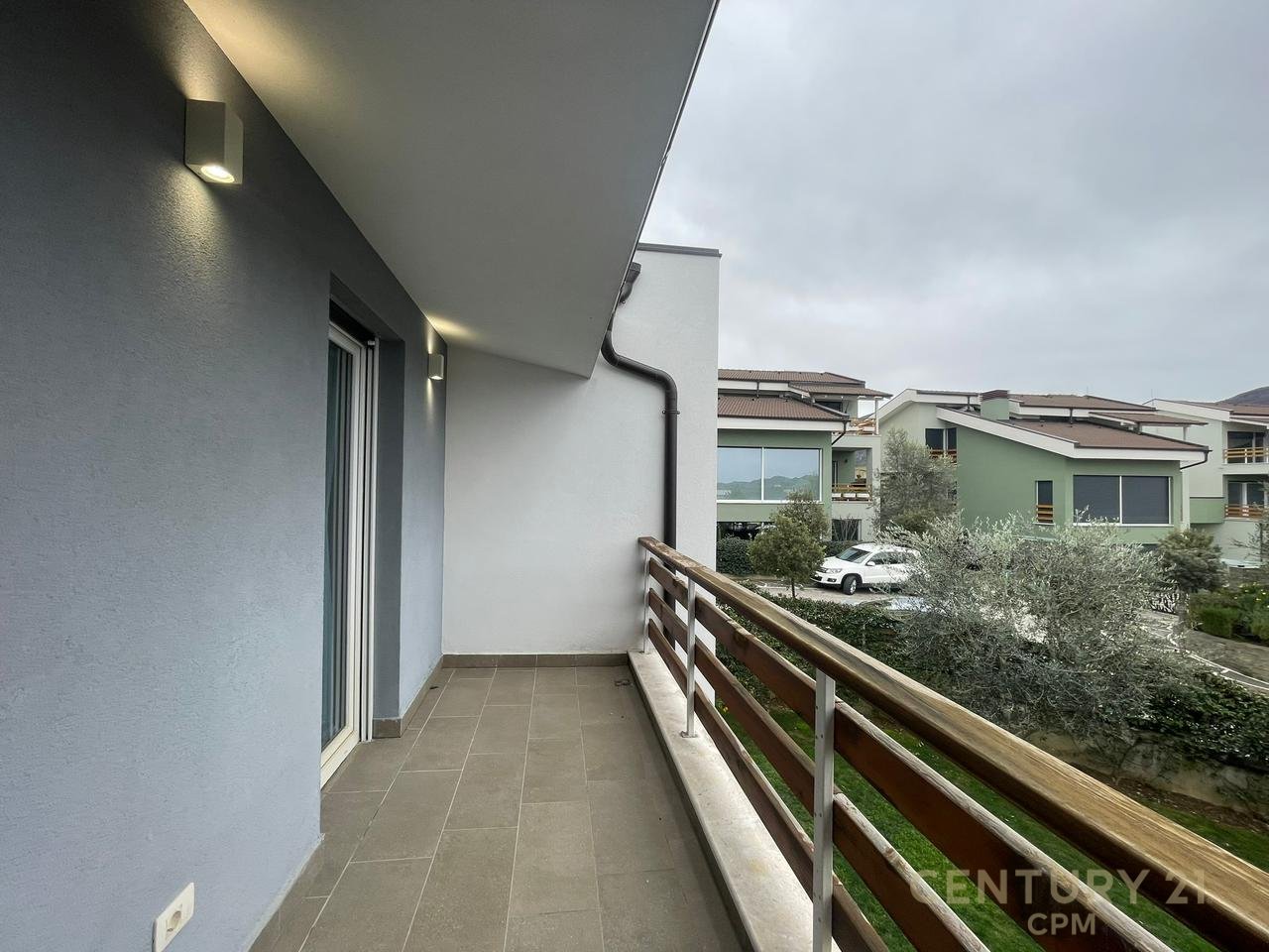 Vile moderne per Qira te Long Hill