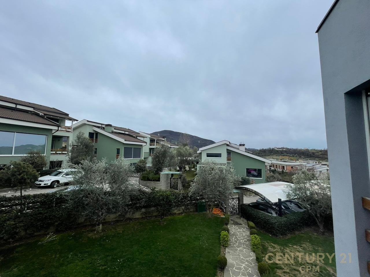 Vile moderne per Qira te Long Hill