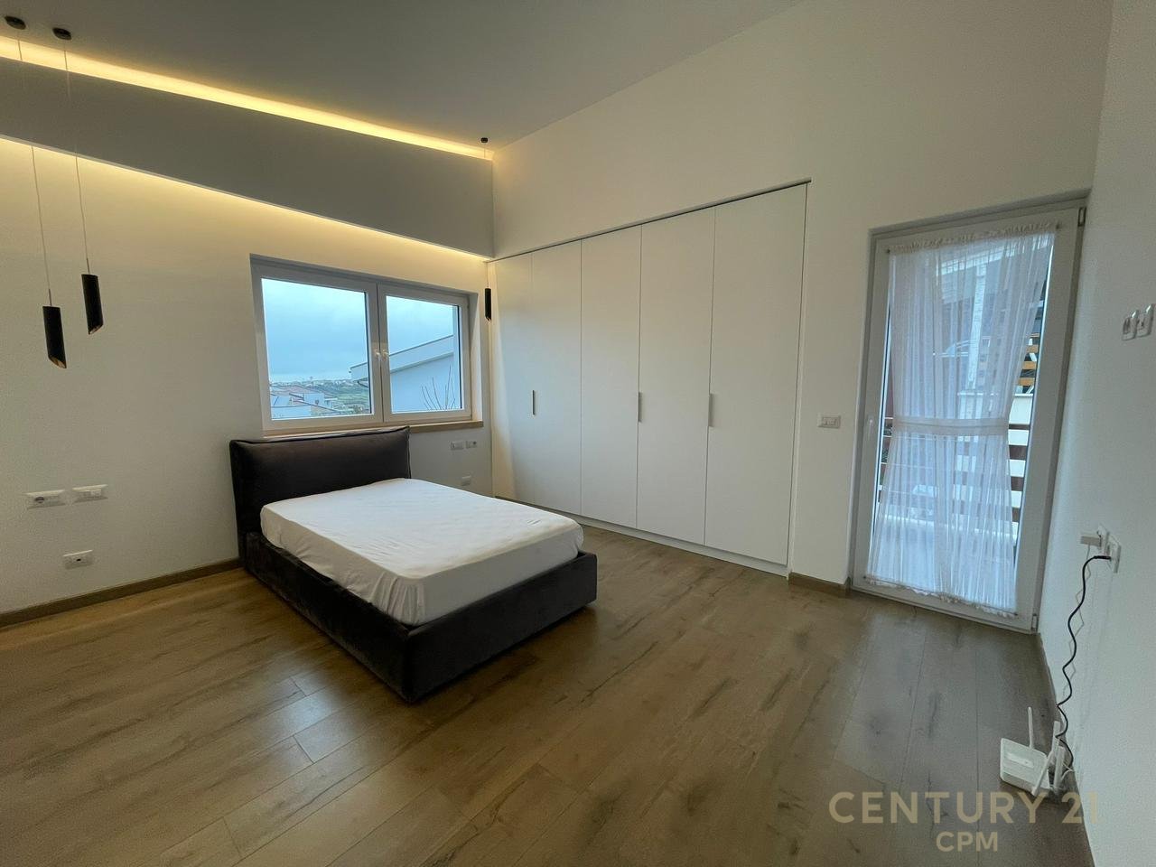 Vile moderne per Qira te Long Hill