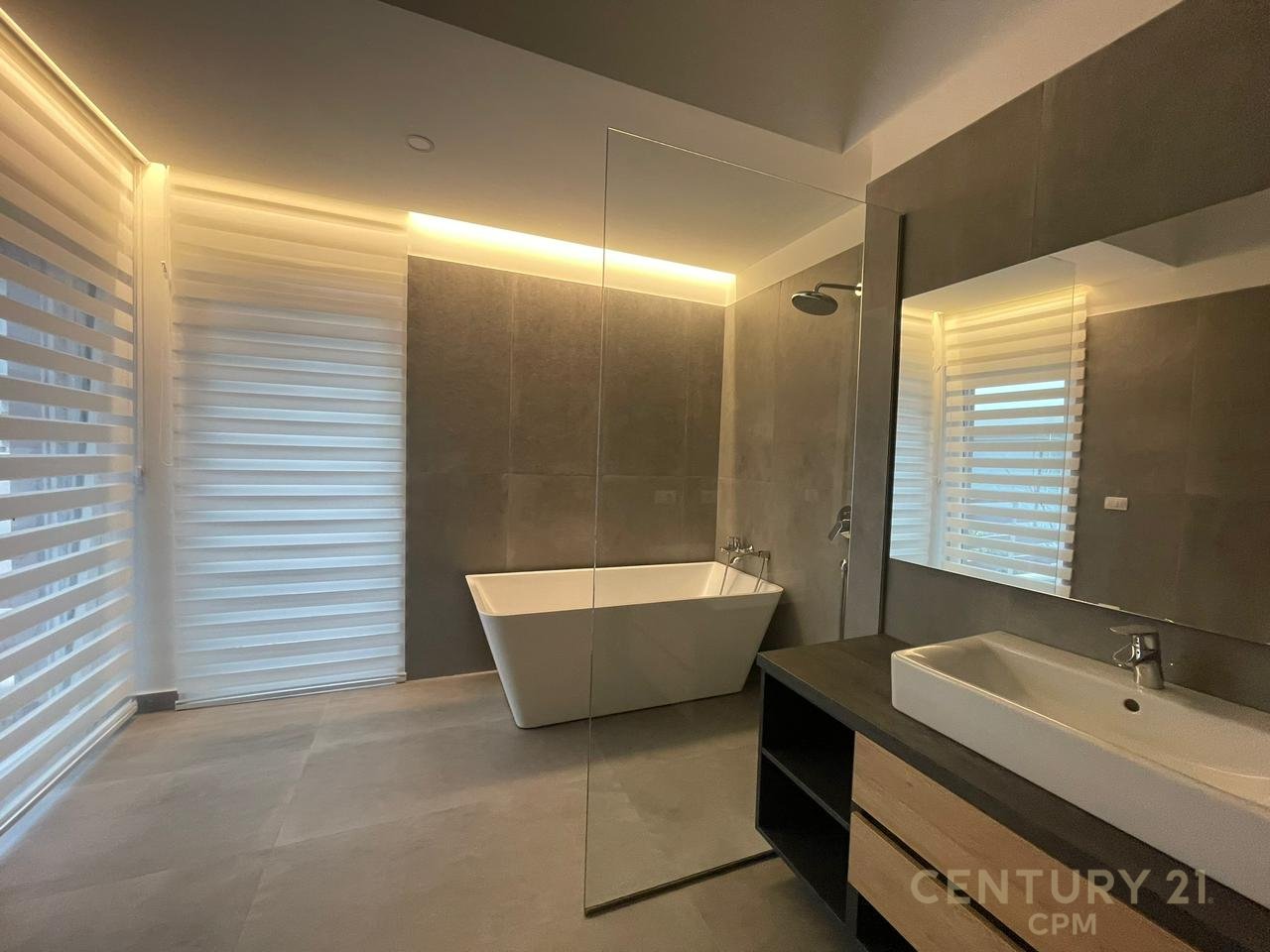 Vile moderne per Qira te Long Hill