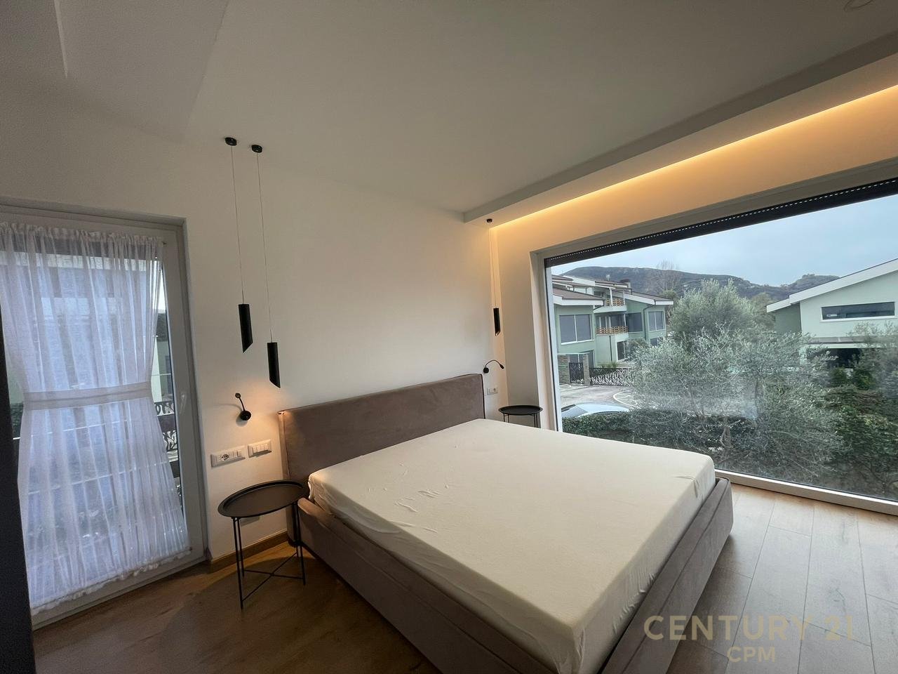 Vile moderne per Qira te Long Hill