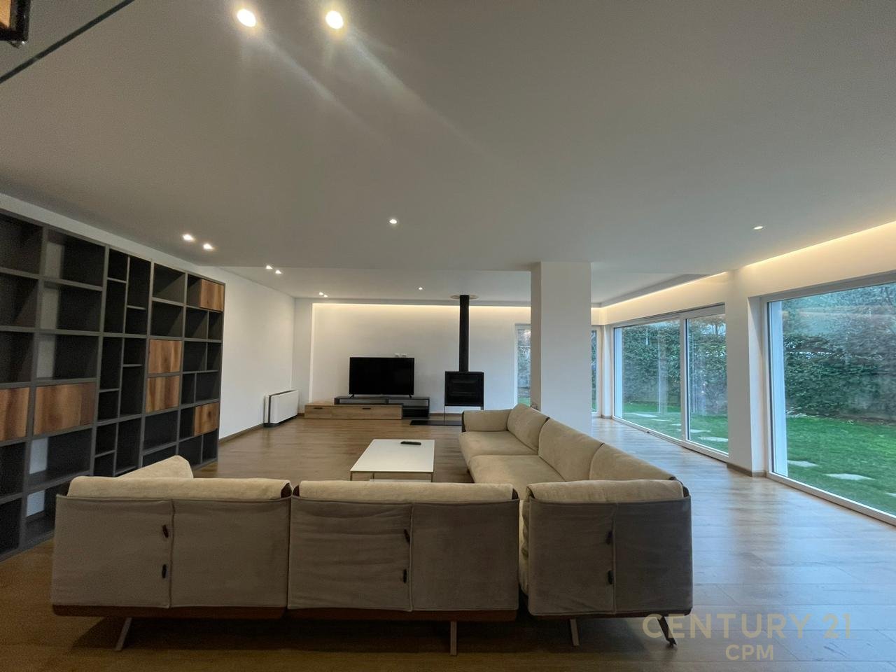 Vile moderne per Qira te Long Hill