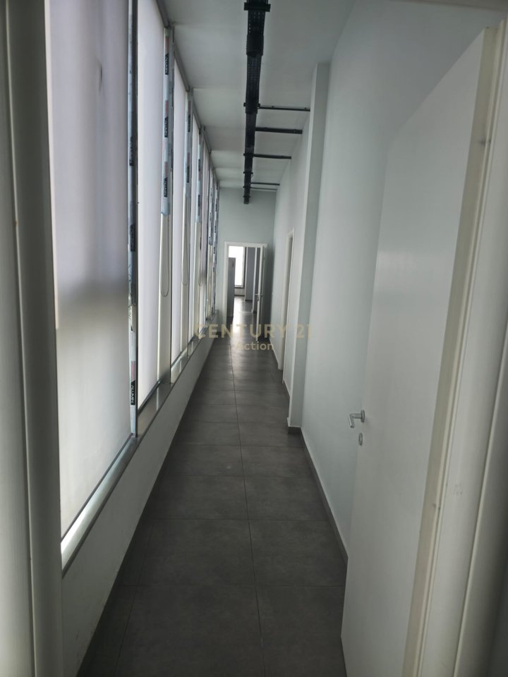 Zyrë për qira në Astir 750 m²!