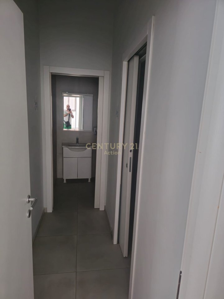 Zyrë për qira në Astir 750 m²!