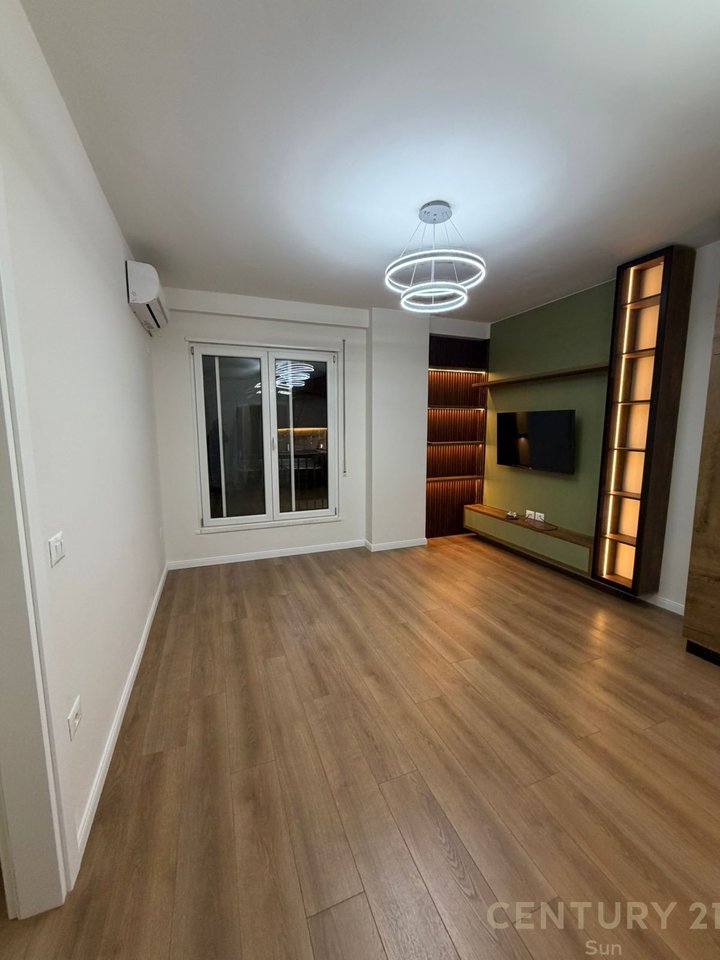 Apartament 1+1 per qera te Komuna e Parisit!