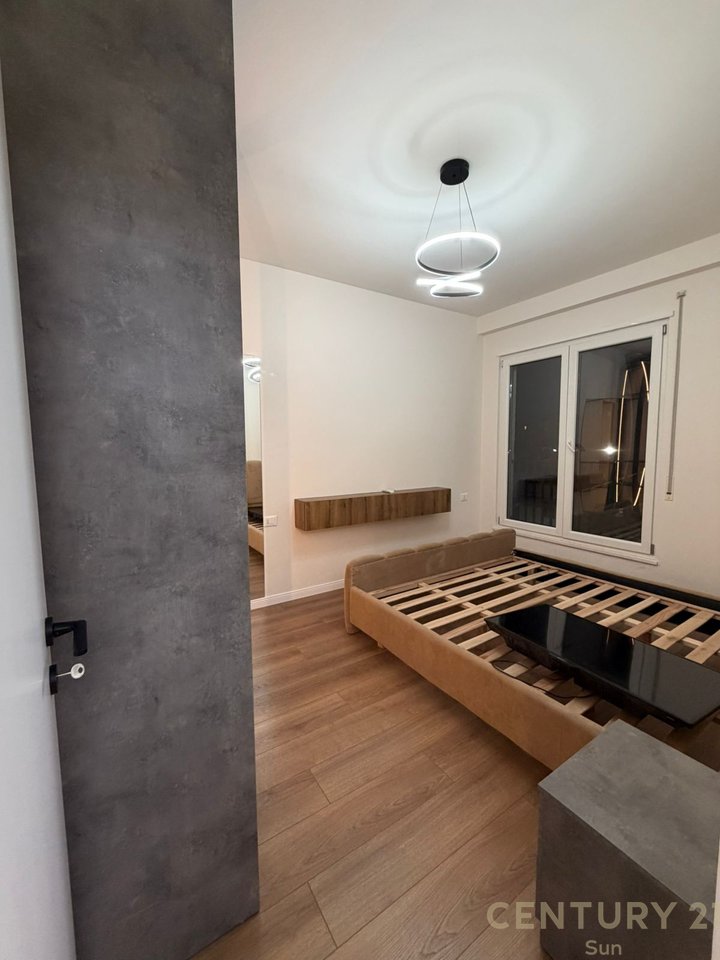 Apartament 1+1 per qera te Komuna e Parisit!