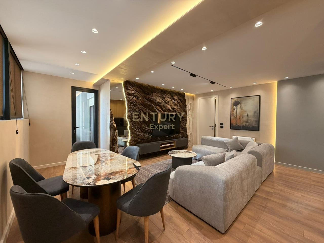 Apartament modern 2+1Post parkimi per qira ne Rrugen e Durresit !