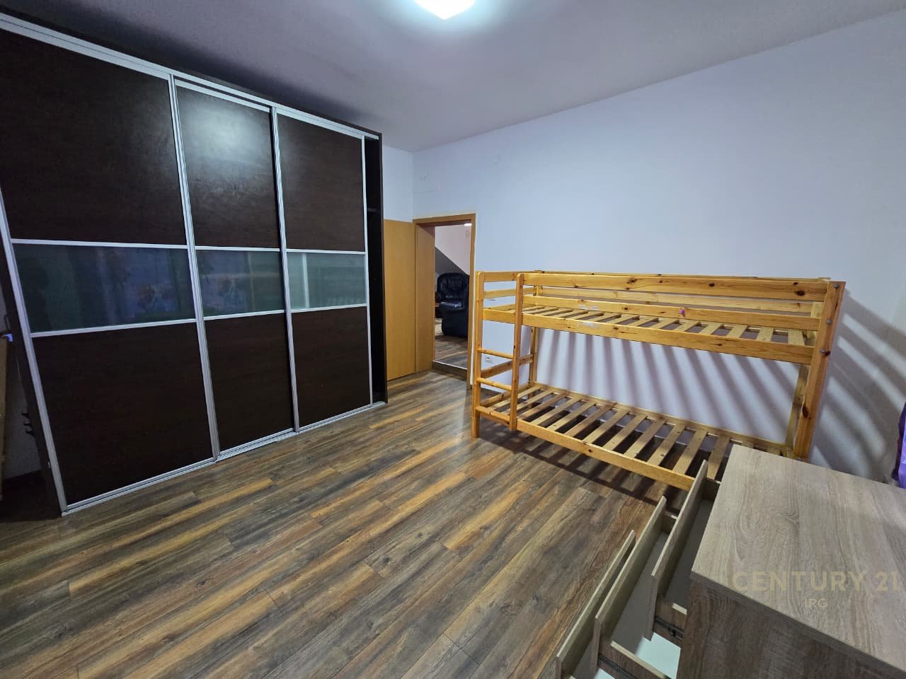 APARTAMENT 2+1 ME OBORR NE ALI DEM!