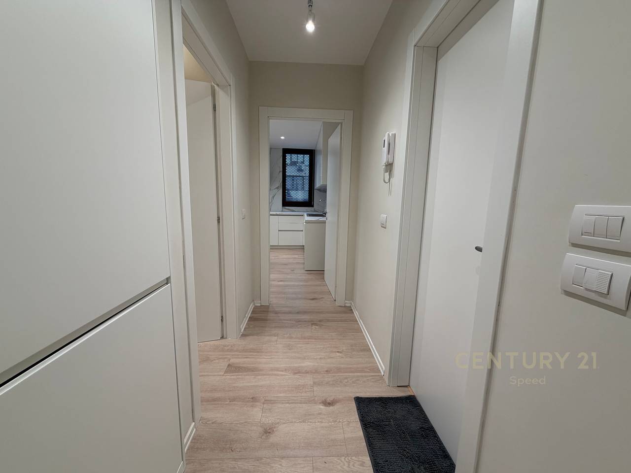 Apartment 1+1 + parking space on Barrikadave Street, near the Center!