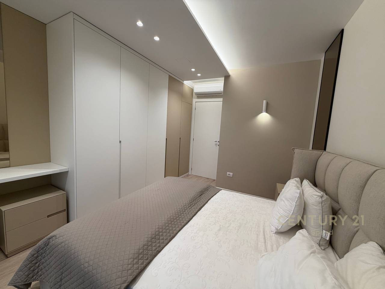 Apartment 1+1 + parking space on Barrikadave Street, near the Center!