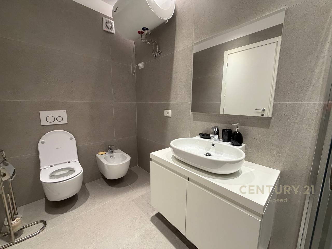 Apartment 1+1 + parking space on Barrikadave Street, near the Center!