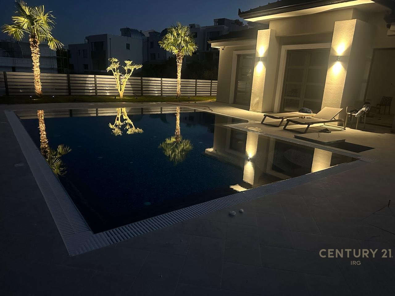 Individual Villa with Pool for Sale in Farke!