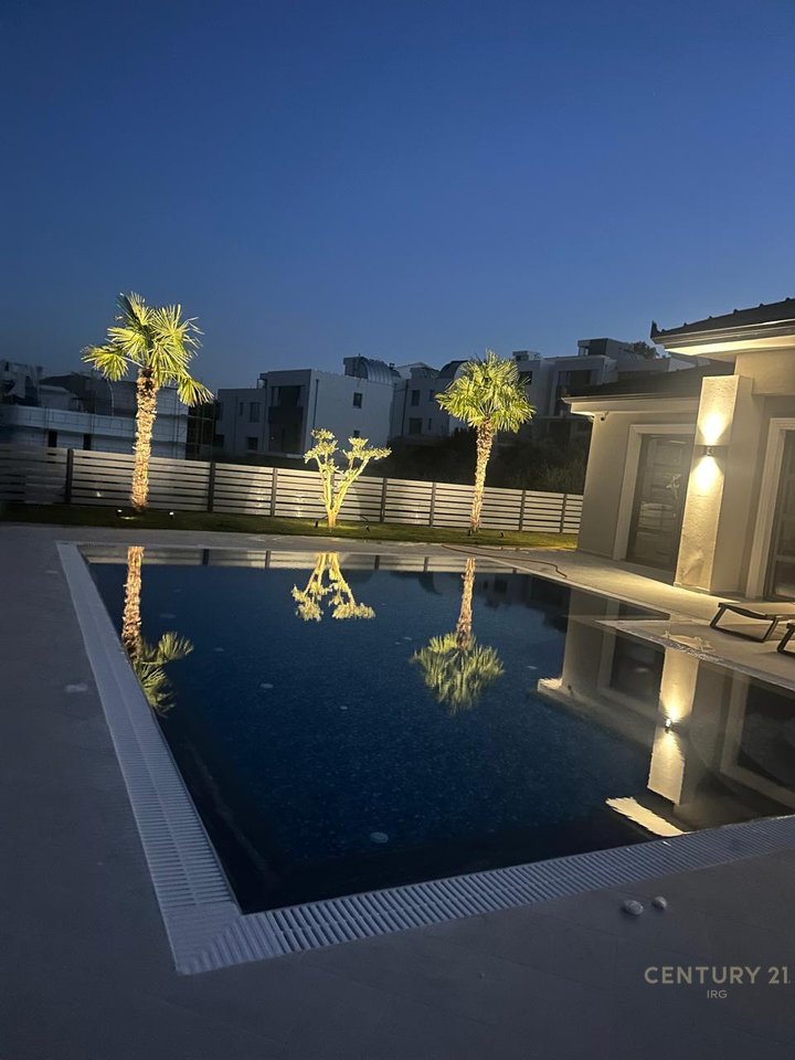 Individual Villa with Pool for Sale in Farke!