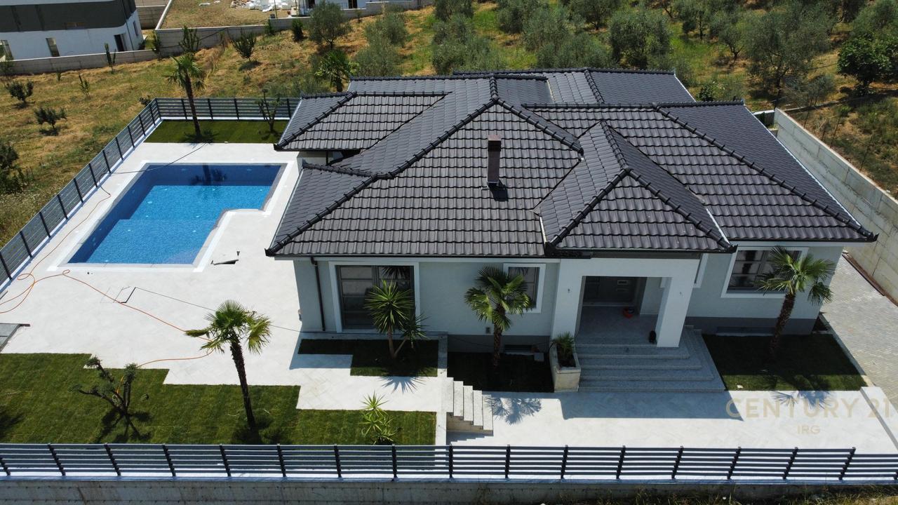 Individual Villa with Pool for Sale in Farke!