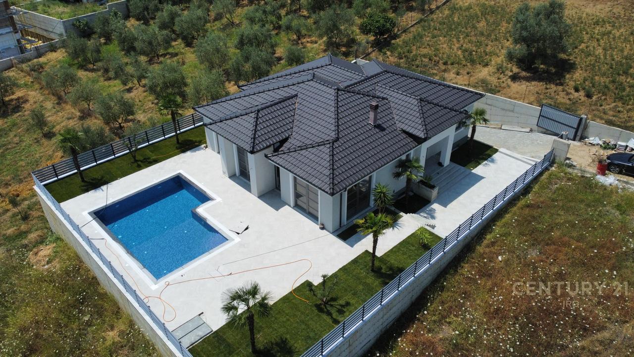 Individual Villa with Pool for Sale in Farke!