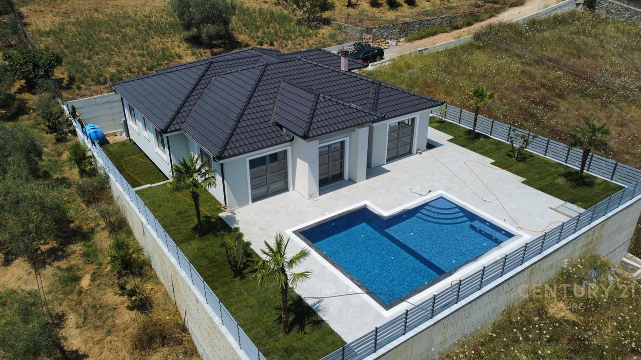 Individual Villa with Pool for Sale in Farke!