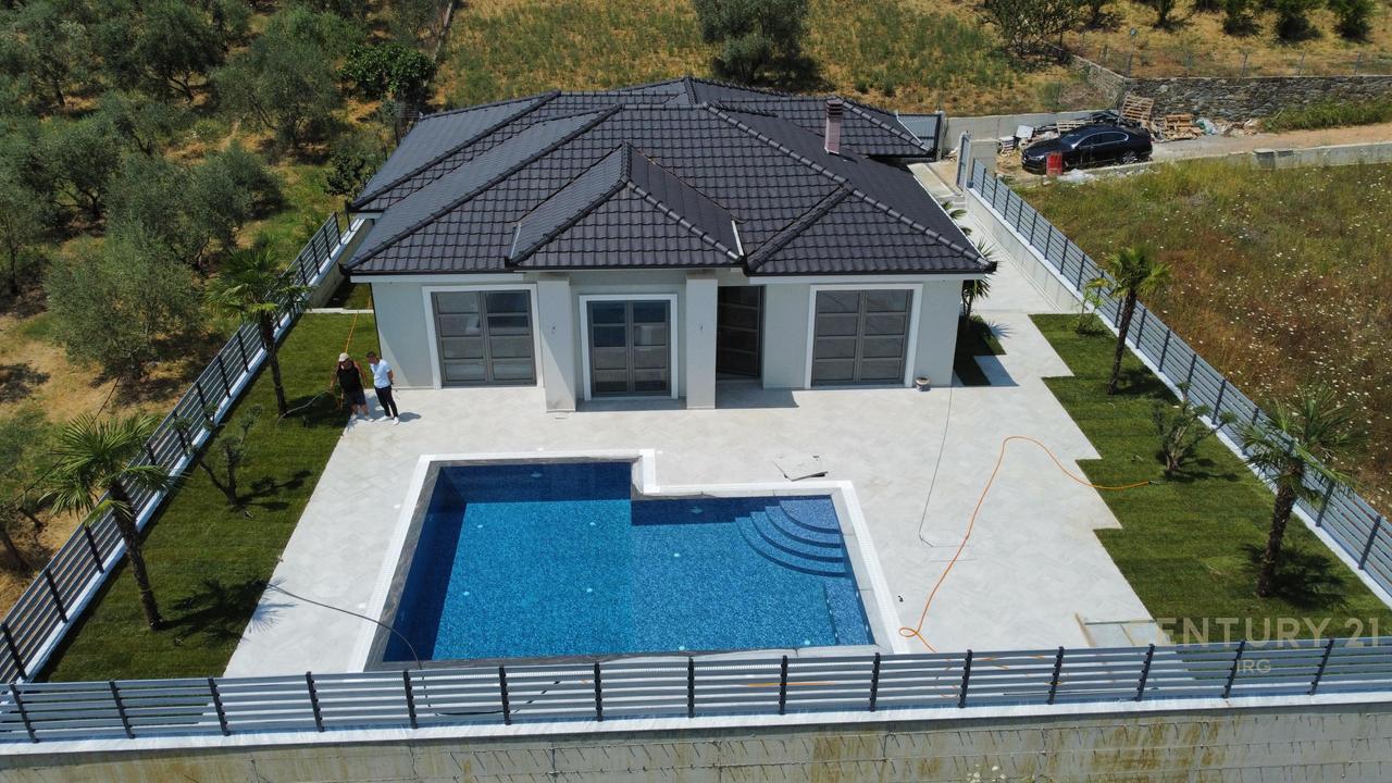 Individual Villa with Pool for Sale in Farke!